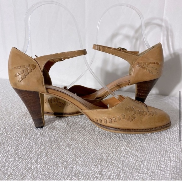 Vintage Made In Brazil Light Tan Leather Pointed Toe Heels 7.5 - Picture 9 of 16